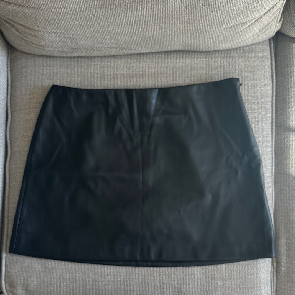 Abercrombie & Fitch The A&F Scarlett Vegan Leather Mini Skort - Picture 7 of 8